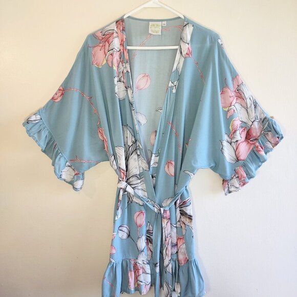 'Plum Pretty Sugar Floral Wrap Robe Flutter Sleeves Bridesmaids Beauty Size XS/S - Picture 3 of 8